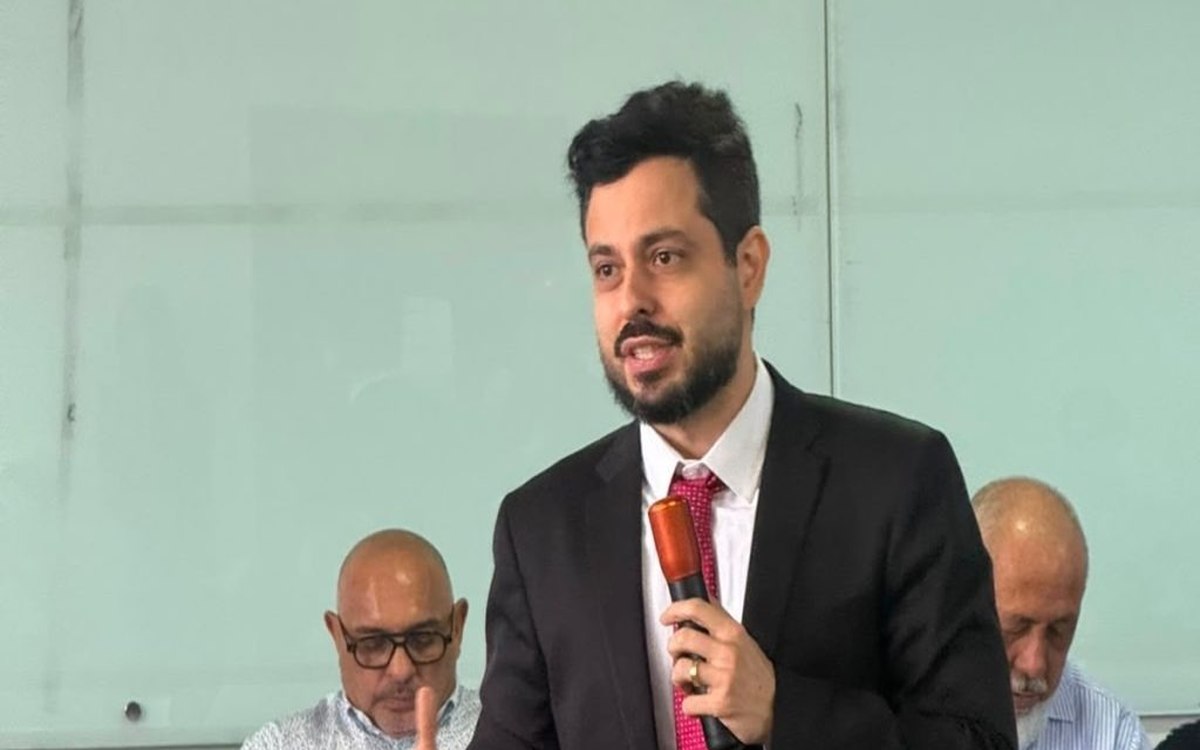 Delegado João Tayah durante palestra sobre segurança pública na Amazônia
